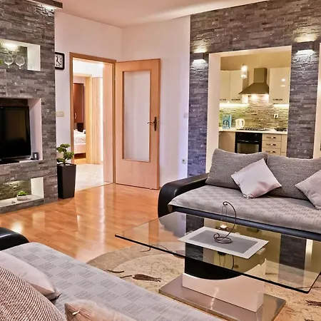 Suncica Apartment Pula