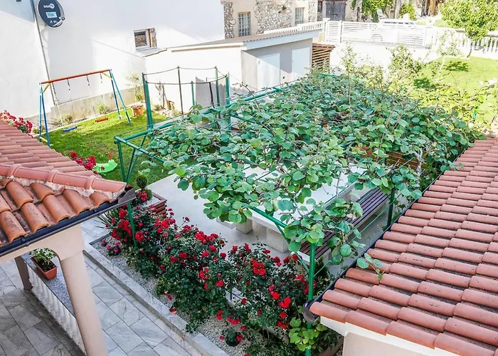 Suncica 아파트 풀라