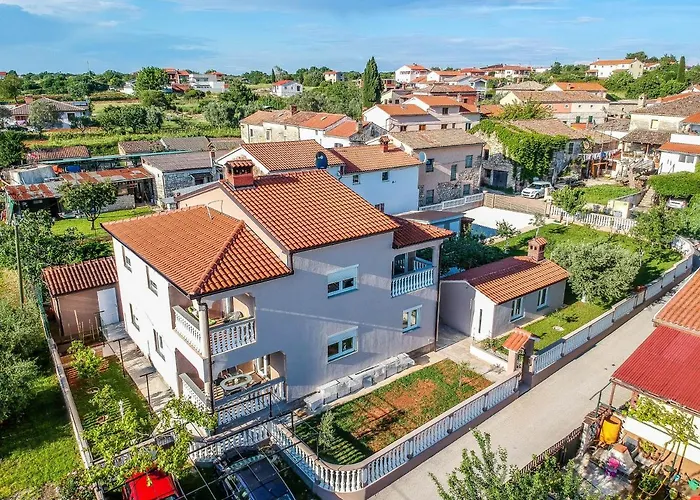 Suncica 아파트 풀라