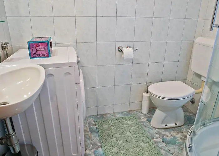 Suncica 아파트 풀라